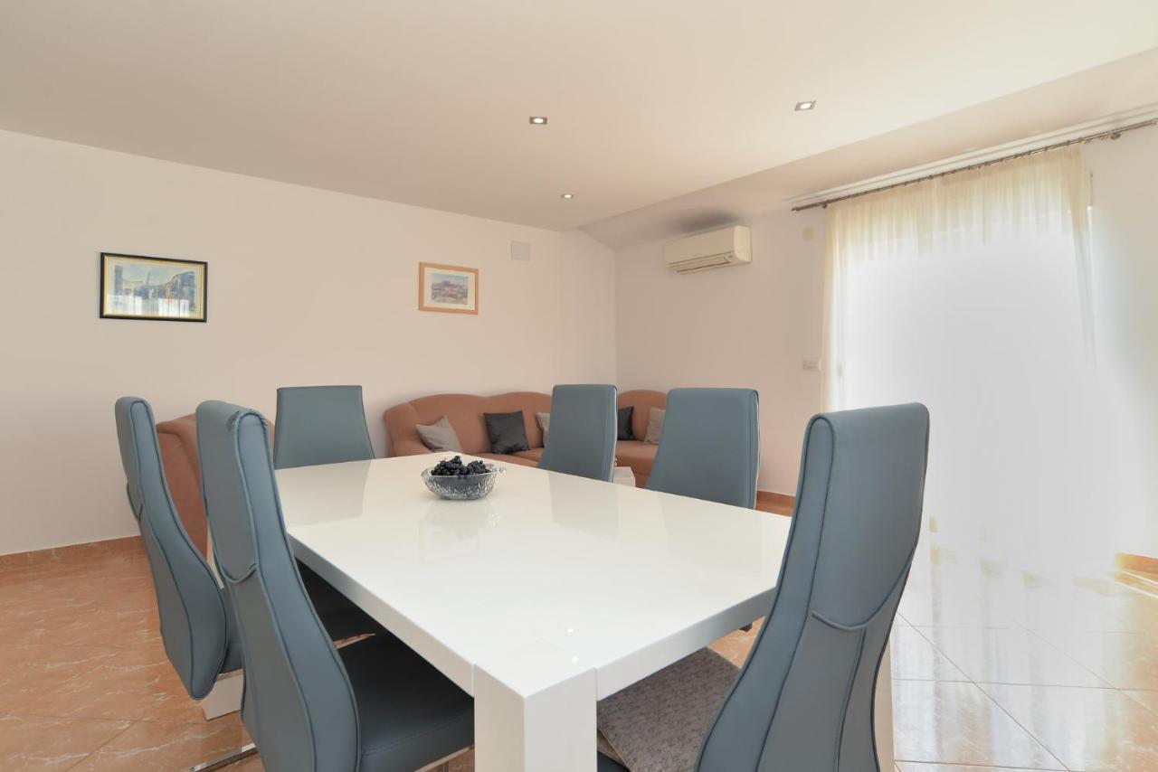 Apartment Patricia 1756 Pula Bagian luar foto