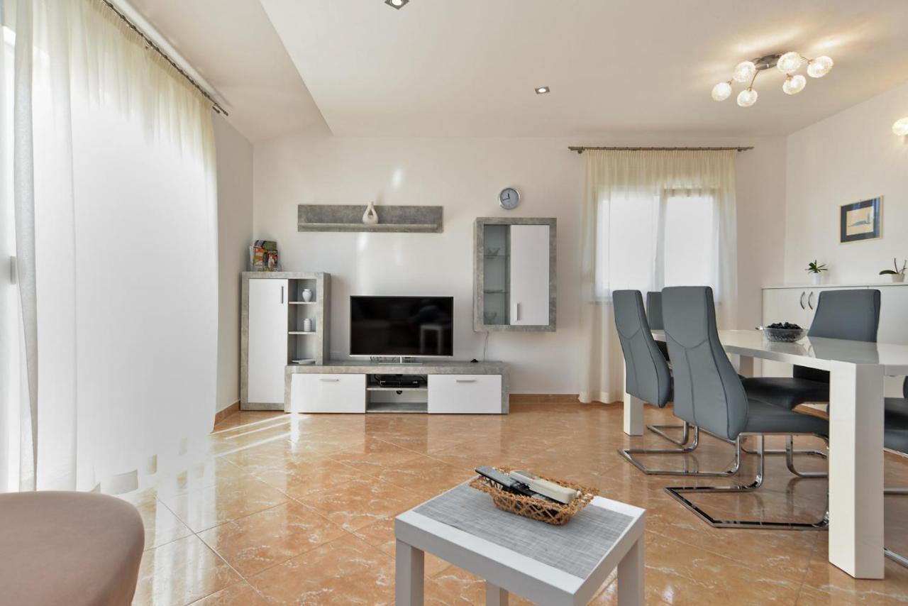 Apartment Patricia 1756 Pula Bagian luar foto