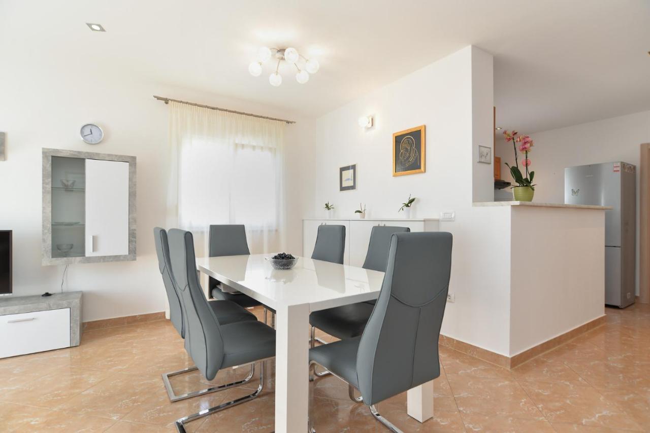 Apartment Patricia 1756 Pula Bagian luar foto