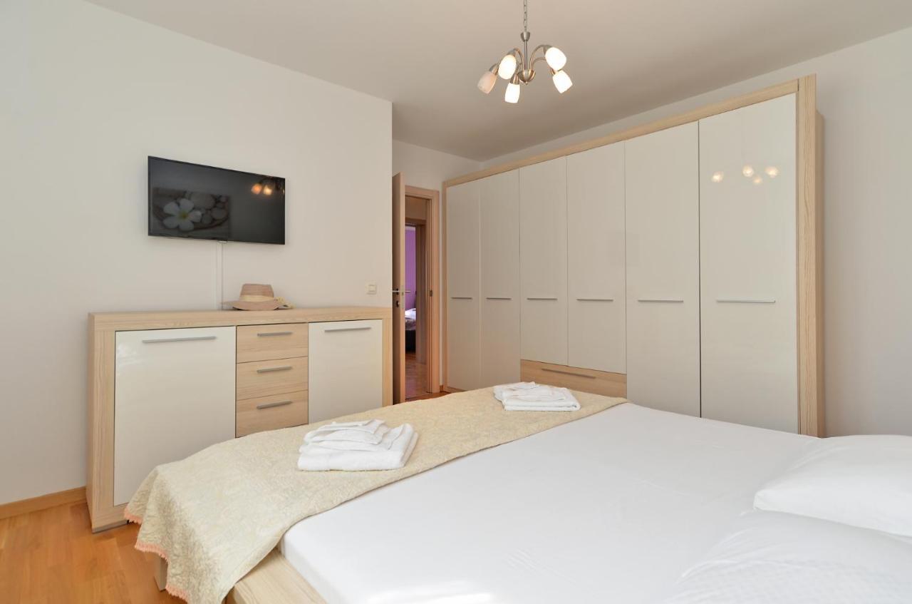Apartment Patricia 1756 Pula Bagian luar foto