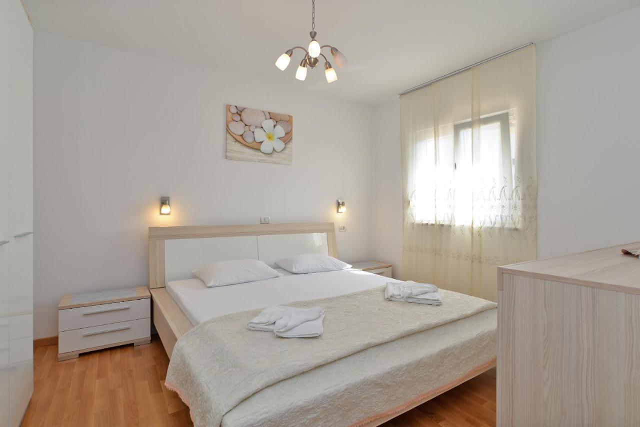 Apartment Patricia 1756 Pula Bagian luar foto