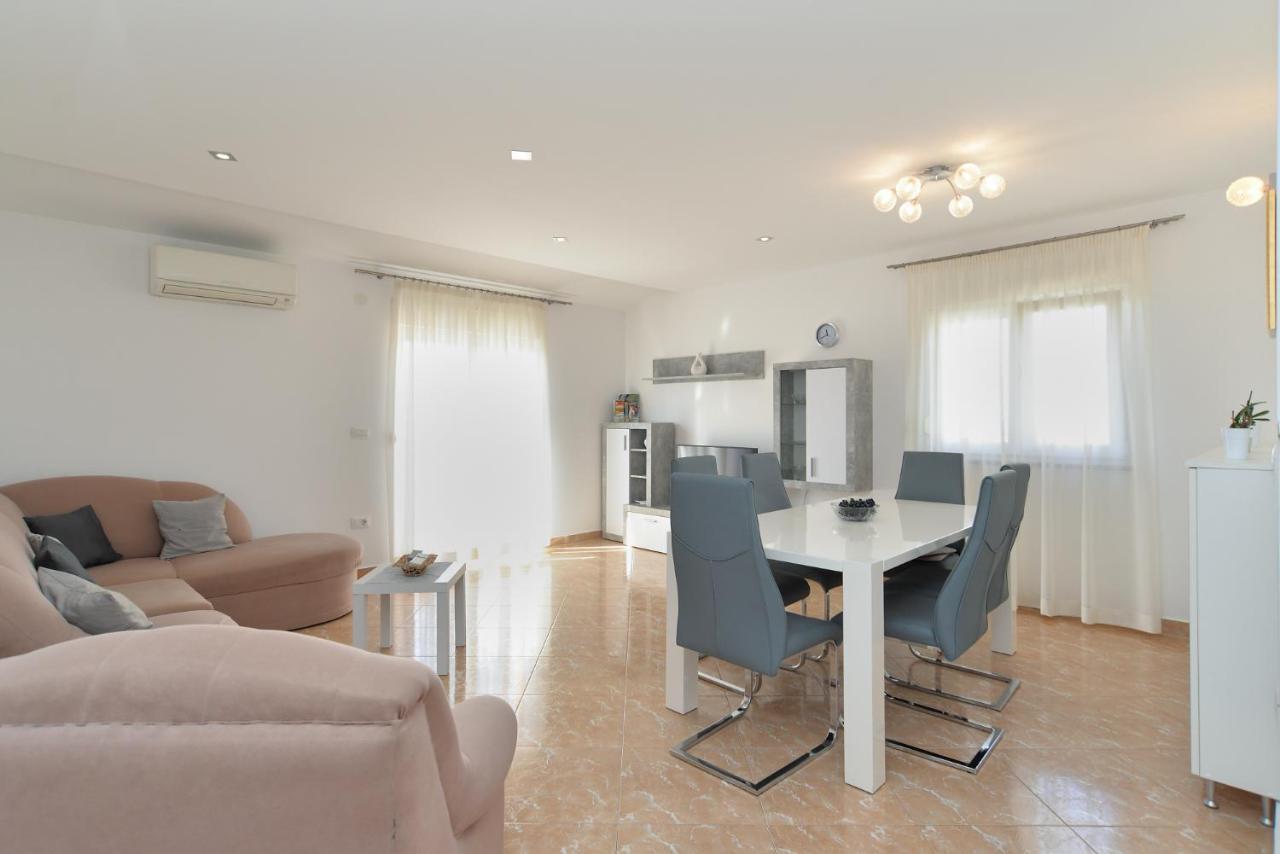 Apartment Patricia 1756 Pula Bagian luar foto