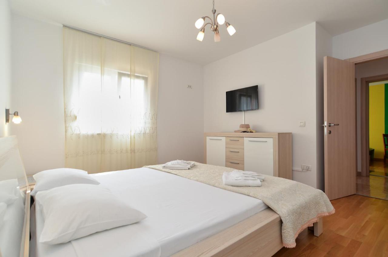 Apartment Patricia 1756 Pula Bagian luar foto